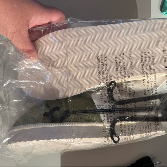 Grinch  Slippers - Green and Red - Picture 2 of 3